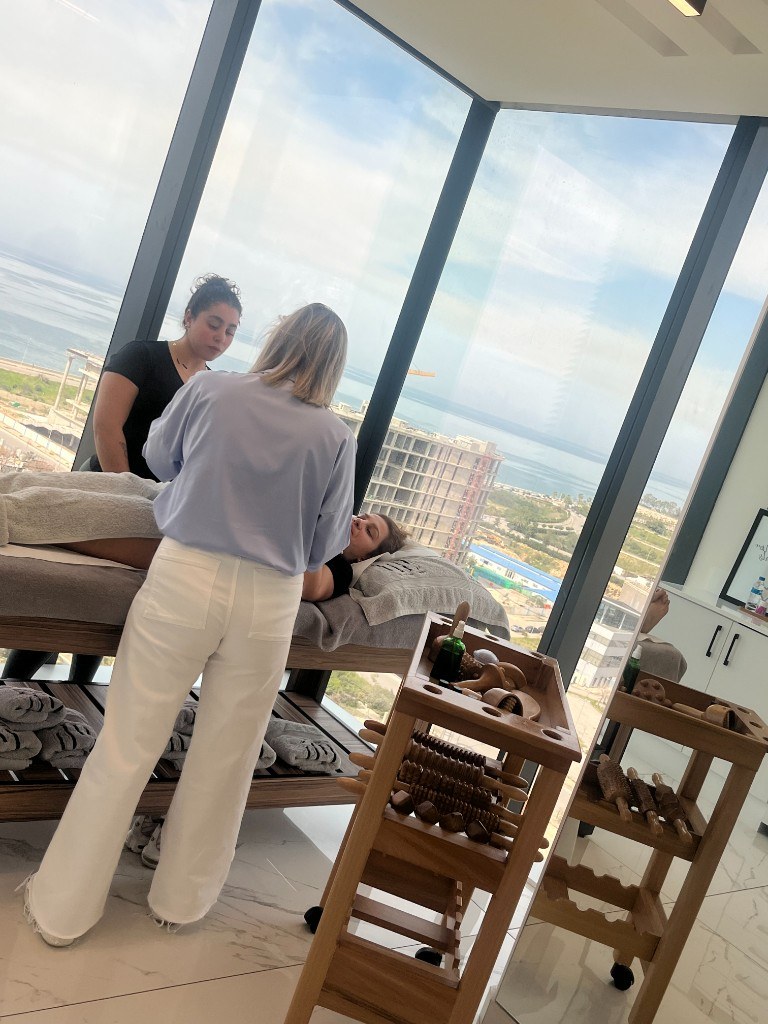 Weshape Clinic certification training — Clinic Body Treatment — Sola Tohme EMA Master Instructor