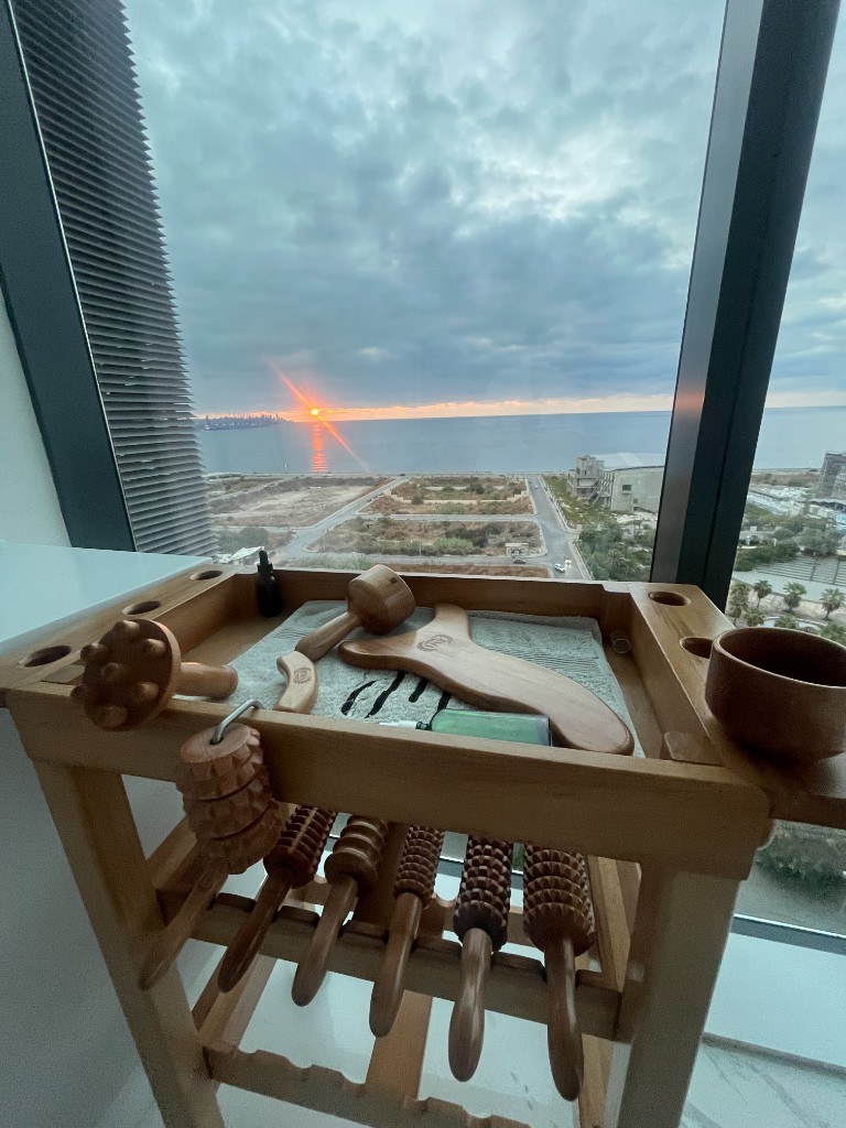 Tools & Ocean View — Weshape Clinic